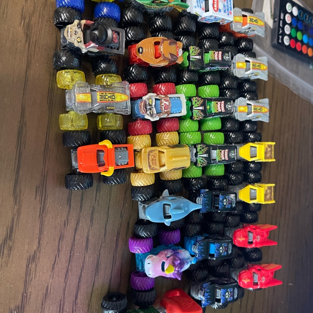 Mini Monster Trucks - Multicolor